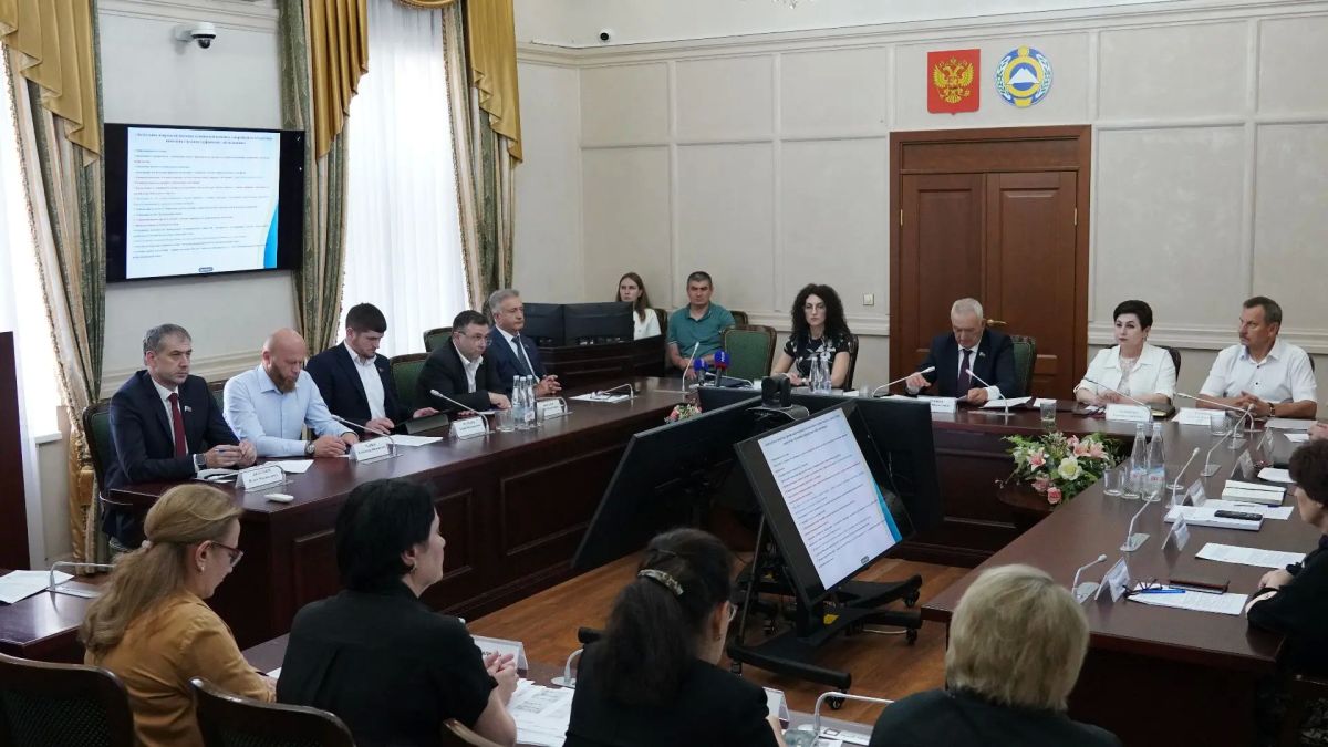Парламент КЧР и Экспертный совет Комитета Госдумы РФ по охране здоровья по редким (орфанным) заболеваниям провели совместное совещание Парламент КЧР и Экспертный совет Комитета Госдумы РФ по охране здоровья по редким (орфанным) заболеваниям провели совместное совещание