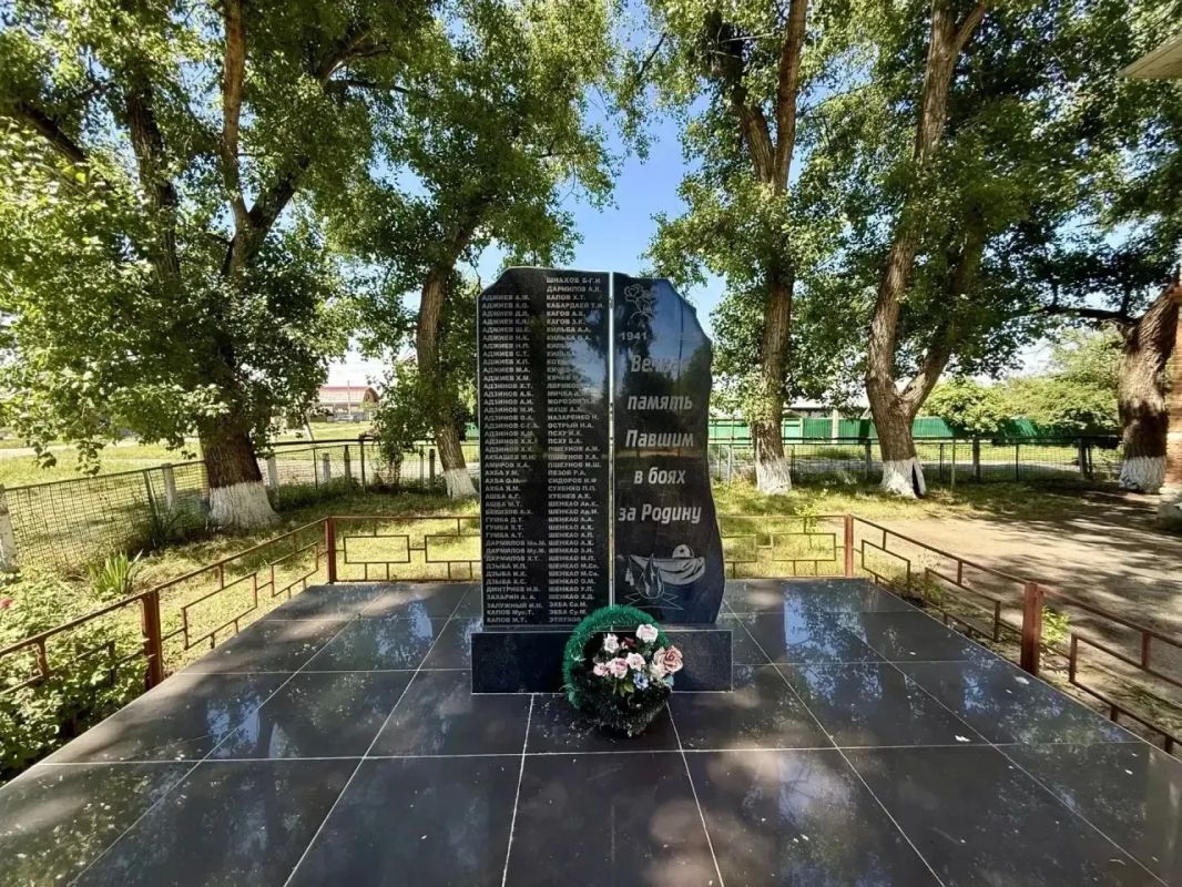 Глава КЧР поздравил жителей Ново-Кувинска со 100-летним юбилеем Глава КЧР поздравил жителей Ново-Кувинска со 100-летним юбилеем
