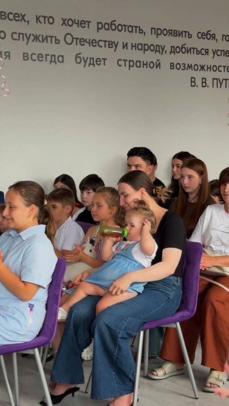 В Республиканском молодежном центре прошел выпускной языкового центра «Санни Репаблик» для студентов, завершивших учебный год, с вручением сертификатов В Республиканском молодежном центре прошел выпускной языкового центра «Санни Репаблик» для студентов, завершивших учебный год, с вручением сертификатов