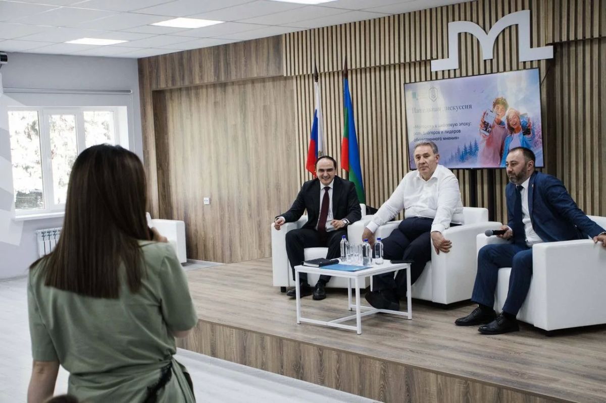 Молодежь в цифровую эпоху. В молодежном центре поселка Кавказский прошла панельная дискуссия «Молодежь в цифровую эпоху: роль блогеров и лидеров общественного мнения» Молодежь в цифровую эпоху. В молодежном центре поселка Кавказский прошла панельная дискуссия «Молодежь в цифровую эпоху: роль блогеров и лидеров общественного мнения»