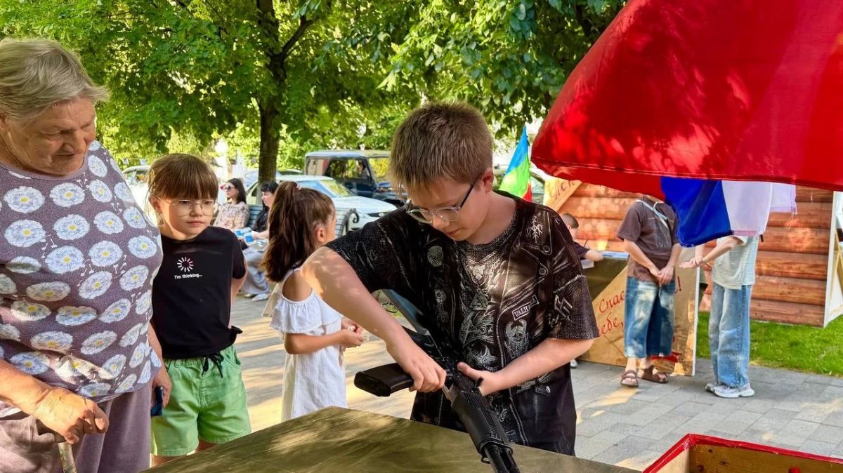 В Черкесске прошел фестиваль, посвященный Дню семьи, любви и верности В Черкесске прошел фестиваль, посвященный Дню семьи, любви и верности