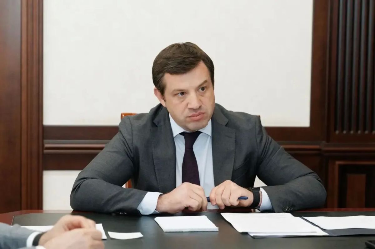 Сегодня Премьер-министр КЧР Мурат Аргунов провел заседание рабочей группы по стабилизации ситуации на топливном рынке, созданной по поручению Главы Карачаево-Черкесии Рашида Темрезова Сегодня Премьер-министр КЧР Мурат Аргунов провел заседание рабочей группы по стабилизации ситуации на топливном рынке, созданной по поручению Главы Карачаево-Черкесии Рашида Темрезова