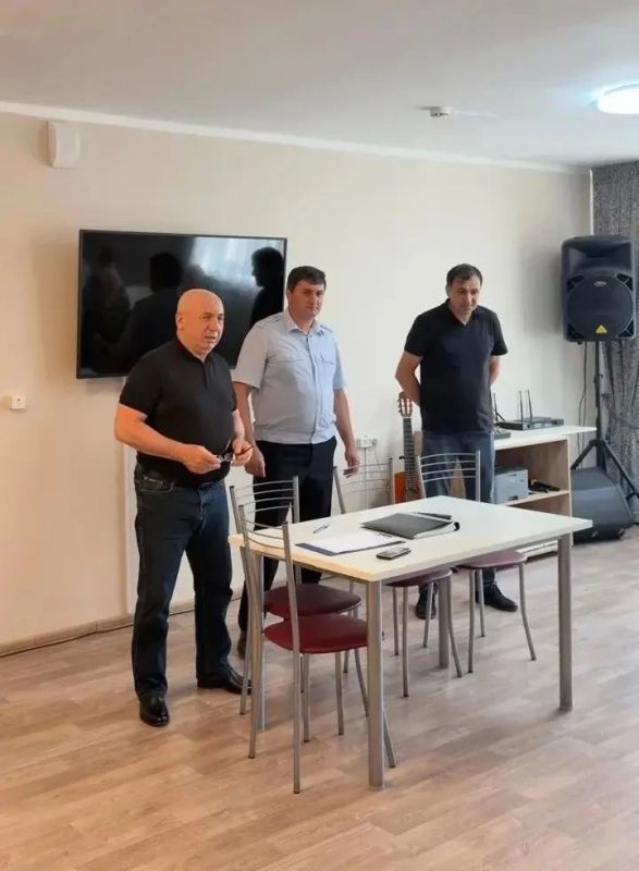 Полицейские совместно с представителями ПАО Сбербанка по Карачаево-Черкесии рассказали о кибербезопасности пенсионерам из дома-интерната Полицейские совместно с представителями ПАО Сбербанка по Карачаево-Черкесии рассказали о кибербезопасности пенсионерам из дома-интерната