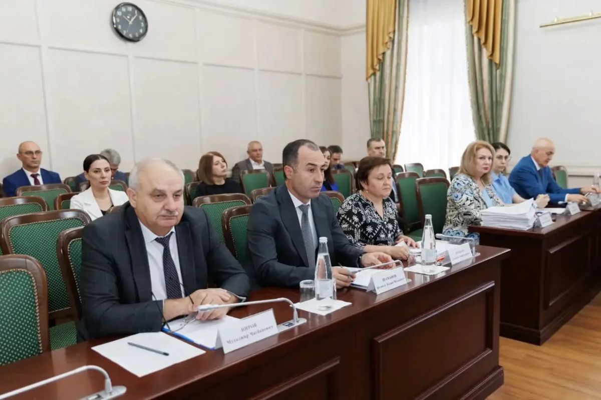Под председательством Премьер-министра КЧР Мурата Аргунова прошло заседание Правительства региона, на котором рассмотрели более 20 вопросов Под председательством Премьер-министра КЧР Мурата Аргунова прошло заседание Правительства региона, на котором рассмотрели более 20 вопросов
