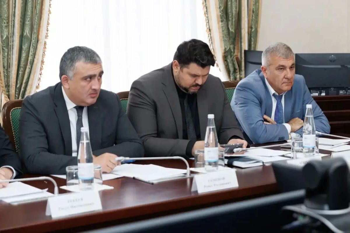 Под председательством Премьер-министра КЧР Мурата Аргунова прошло заседание Правительства региона, на котором рассмотрели более 20 вопросов Под председательством Премьер-министра КЧР Мурата Аргунова прошло заседание Правительства региона, на котором рассмотрели более 20 вопросов