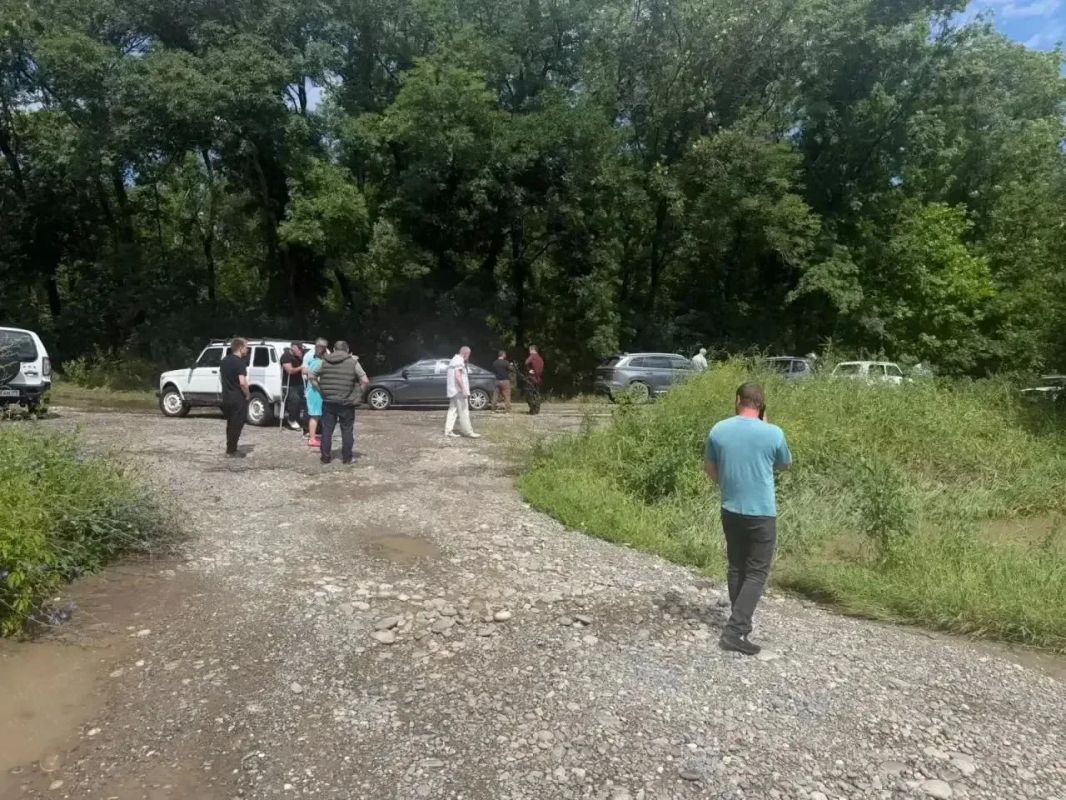 В Черкесске приступили к ликвидации последствий обильных осадков В Черкесске приступили к ликвидации последствий обильных осадков
