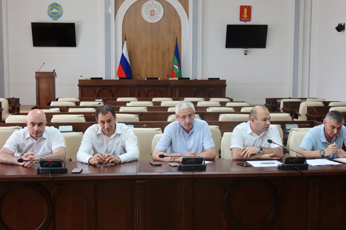 В Черкесске продолжаются мероприятия по устранению последний сильных дождей В Черкесске продолжаются мероприятия по устранению последний сильных дождей