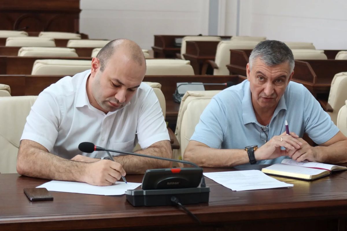 В Черкесске продолжаются мероприятия по устранению последний сильных дождей В Черкесске продолжаются мероприятия по устранению последний сильных дождей