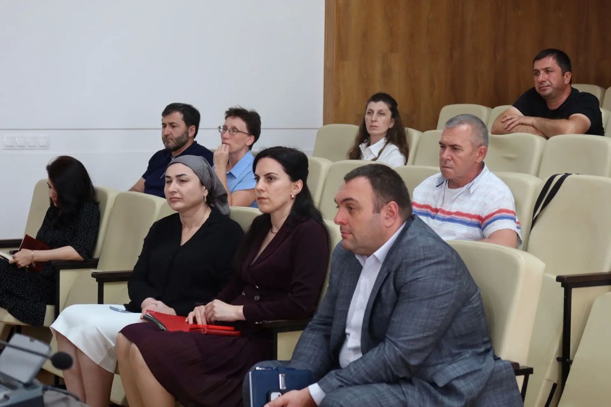 В Черкесске продолжаются мероприятия по устранению последний сильных дождей В Черкесске продолжаются мероприятия по устранению последний сильных дождей