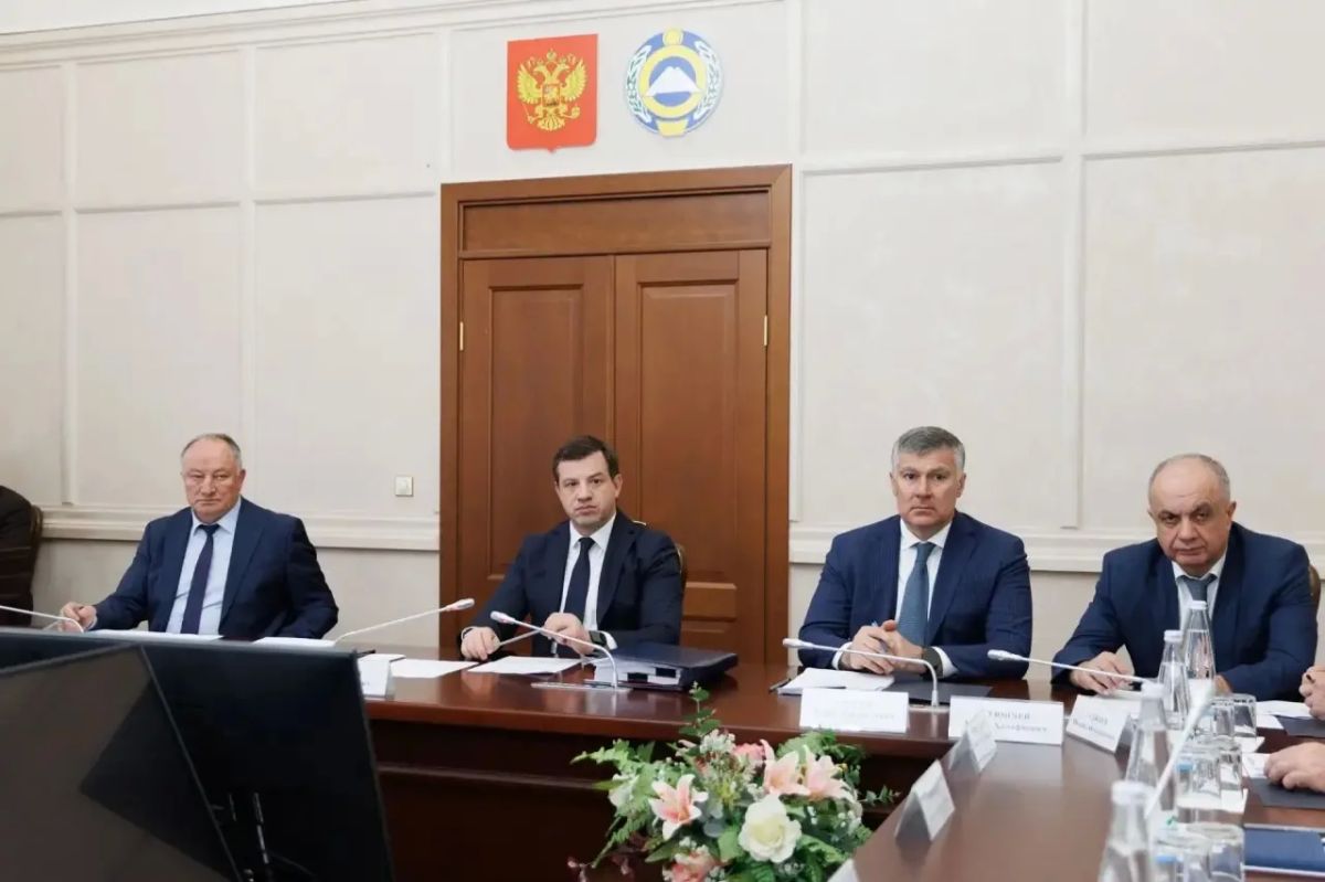 Под председательством Премьер-министра КЧР Мурата Аргунова прошло заседание Правительства региона, на котором рассмотрели более 20 вопросов Под председательством Премьер-министра КЧР Мурата Аргунова прошло заседание Правительства региона, на котором рассмотрели более 20 вопросов