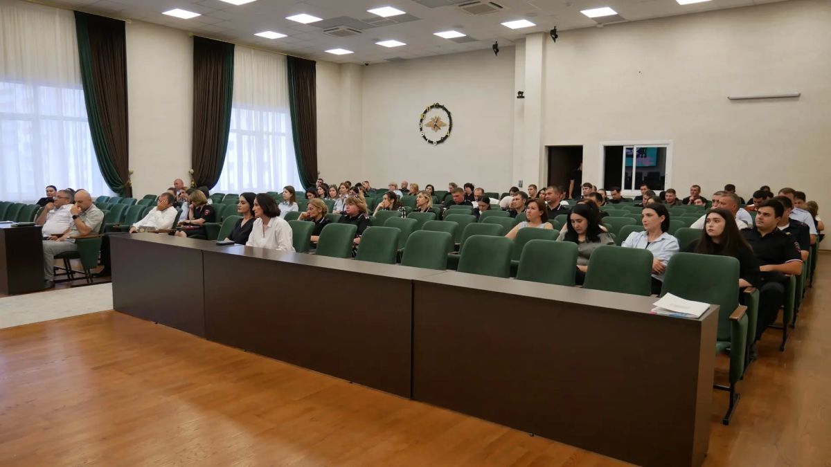 В МВД по Карачаево-Черкесской Республике прошло профилактическое мероприятие с личным составом В МВД по Карачаево-Черкесской Республике прошло профилактическое мероприятие с личным составом