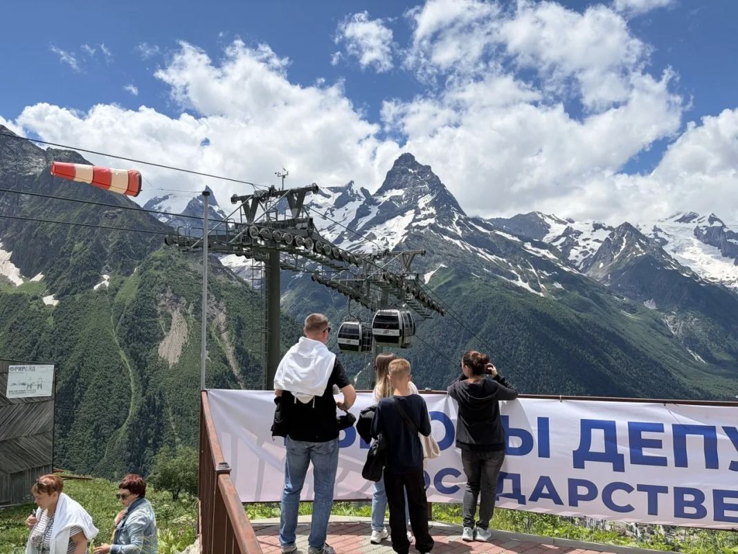 В КАРАЧАЕВО-ЧЕРКЕСИИ ЗАПУСТИЛИ БРЕНДИРОВАННЫЕ КАНАТНЫЕ ДОРОГИ В РАМКАХ ИНФОРМИРОВАНИЯ О ВЫБОРАХ ДЕПУТАТОВ ГОСУДАРСТВЕННОЙ ДУМЫ В КАРАЧАЕВО-ЧЕРКЕСИИ ЗАПУСТИЛИ БРЕНДИРОВАННЫЕ КАНАТНЫЕ ДОРОГИ В РАМКАХ ИНФОРМИРОВАНИЯ О ВЫБОРАХ ДЕПУТАТОВ ГОСУДАРСТВЕННОЙ ДУМЫ