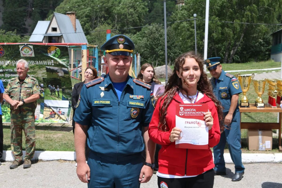 В Карачаево-Черкесии наградили победителей соревнований «Школа безопасности» В Карачаево-Черкесии наградили победителей соревнований «Школа безопасности»