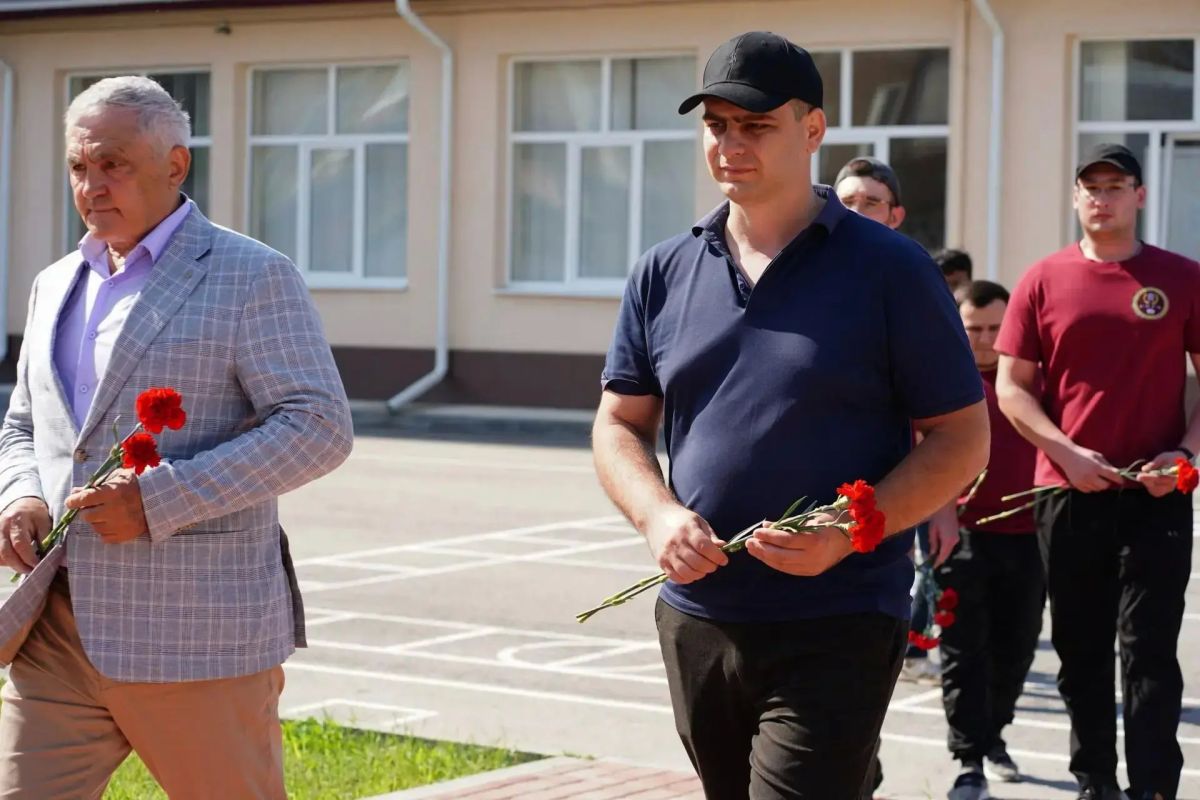 Студенты-медики СКГА продолжили гуманитарную миссию в ростовском военном госпитале Студенты-медики СКГА продолжили гуманитарную миссию в ростовском военном госпитале