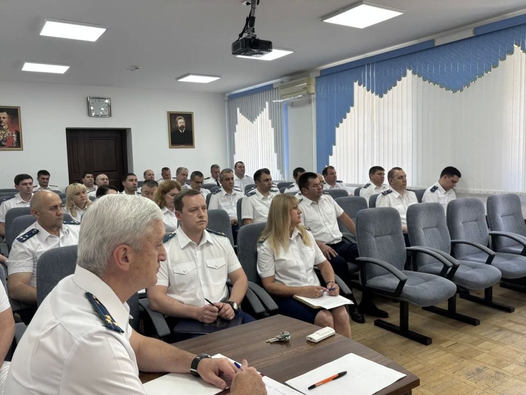 На заседании коллегии в прокуратуре Карачаево-Черкесской Республики подведены итоги работы надзорного ведомства за первое полугодие 2026 года На заседании коллегии в прокуратуре Карачаево-Черкесской Республики подведены итоги работы надзорного ведомства за первое полугодие 2026 года
