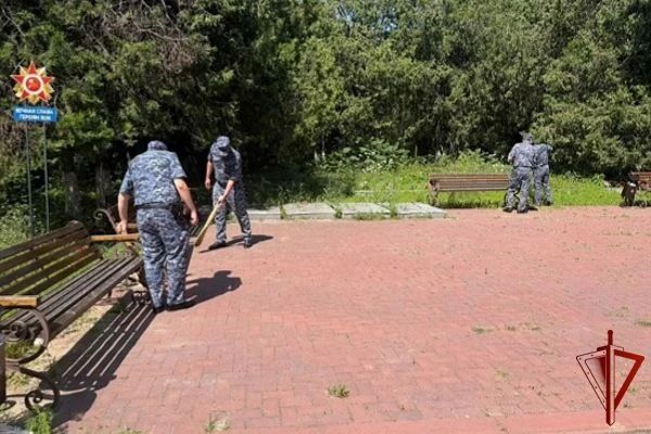 Сотрудники Росгвардии приняли участие в акции «На страже памяти» в Карачаево-Черкесии В рамках акции «На страже памяти» сотрудники отдела вневедомственной охраны по городу Черкесску провели работы по благоустройству мест... Сотрудники Росгвардии приняли участие в акции «На страже памяти» в Карачаево-Черкесии В рамках акции «На страже памяти» сотрудники отдела вневедомственной охраны по городу Черкесску провели работы по благоустройству мест...