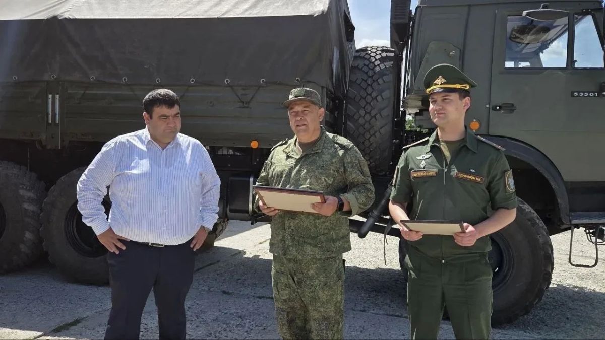 Военные следователи Южного военного округа оказали гуманитарную помощь участникам специальной военной операции Военные следователи Южного военного округа оказали гуманитарную помощь участникам специальной военной операции