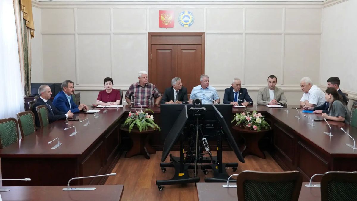 Владимир Умалатов провел расширенной заседание Комитета по законодательству Владимир Умалатов провел расширенной заседание Комитета по законодательству