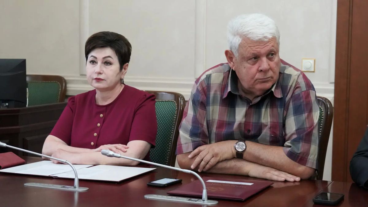 Владимир Умалатов провел расширенной заседание Комитета по законодательству Владимир Умалатов провел расширенной заседание Комитета по законодательству
