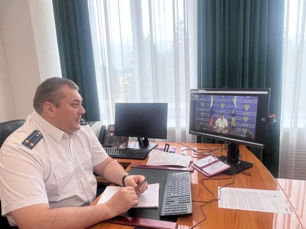 Первый заместитель прокурора республики Санал Бахников принял участие в подведении итогов работы прокуратуры Урупского района за минувшее полугодие Первый заместитель прокурора республики Санал Бахников принял участие в подведении итогов работы прокуратуры Урупского района за минувшее полугодие