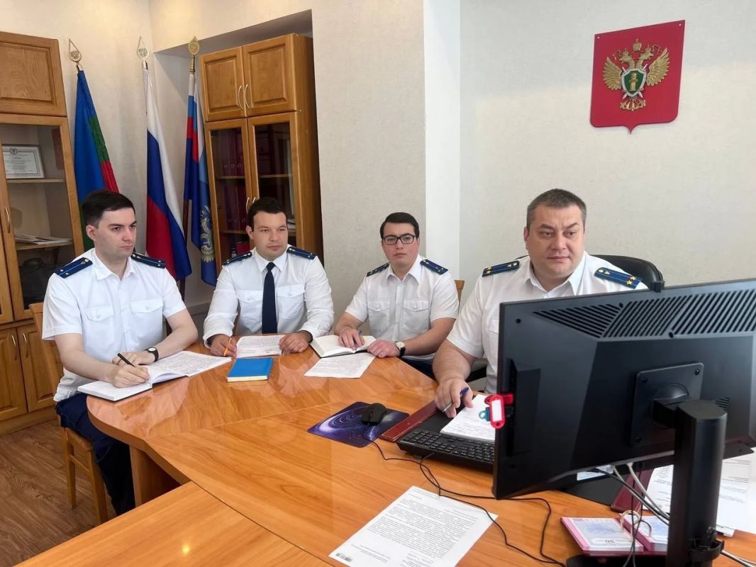 Первый заместитель прокурора республики Санал Бахников принял участие в подведении итогов работы прокуратуры Урупского района за минувшее полугодие Первый заместитель прокурора республики Санал Бахников принял участие в подведении итогов работы прокуратуры Урупского района за минувшее полугодие