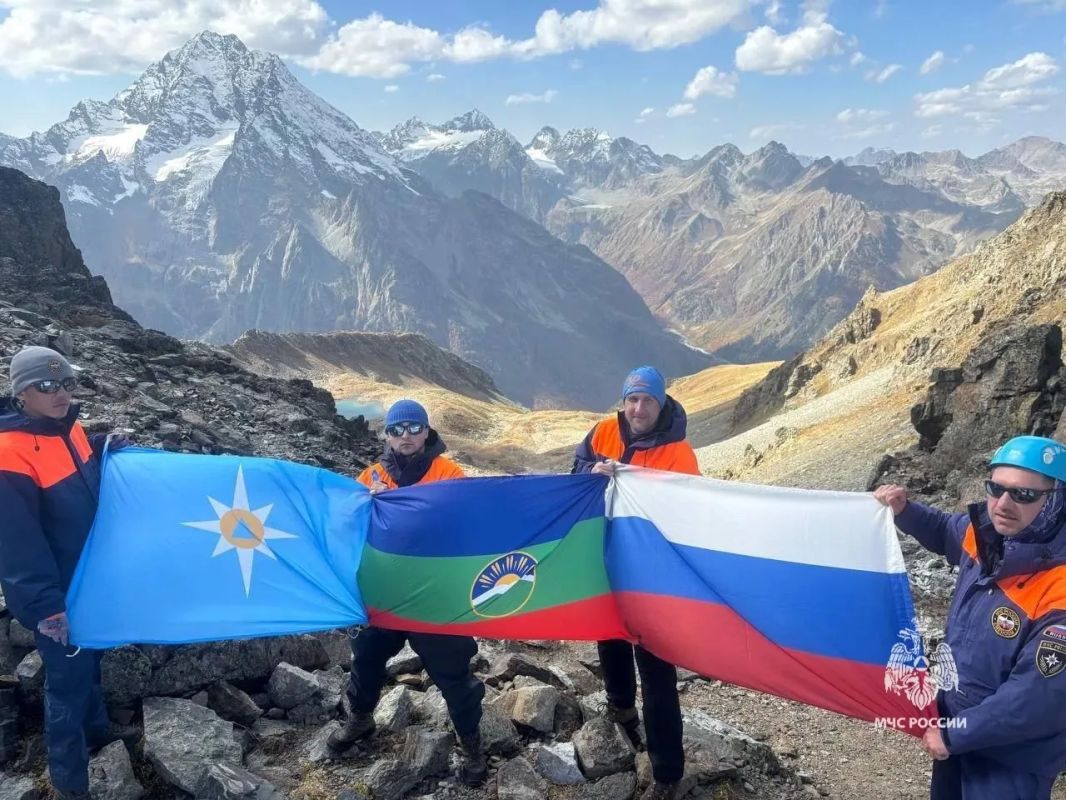 Карачаево-Черкесскому поисково-спасательному отряду МЧС России 34 года! Карачаево-Черкесскому поисково-спасательному отряду МЧС России 34 года!