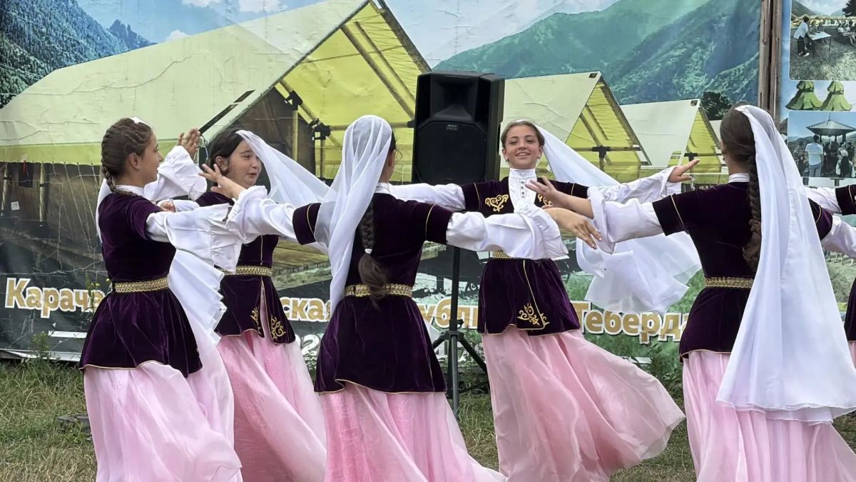В детском палаточном лагере «Альтаир» прошел республиканский фестиваль творческих коллективов В детском палаточном лагере «Альтаир» прошел республиканский фестиваль творческих коллективов