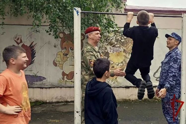 Спортивное мероприятие для воспитанников социального учреждения в Карачаево-Черкесии провели росгвардейцы В преддверии Дня физкультурника, а также в рамках ведомственной акции «Каникулы с Росгвардией», сотрудники... Спортивное мероприятие для воспитанников социального учреждения в Карачаево-Черкесии провели росгвардейцы В преддверии Дня физкультурника, а также в рамках ведомственной акции «Каникулы с Росгвардией», сотрудники...