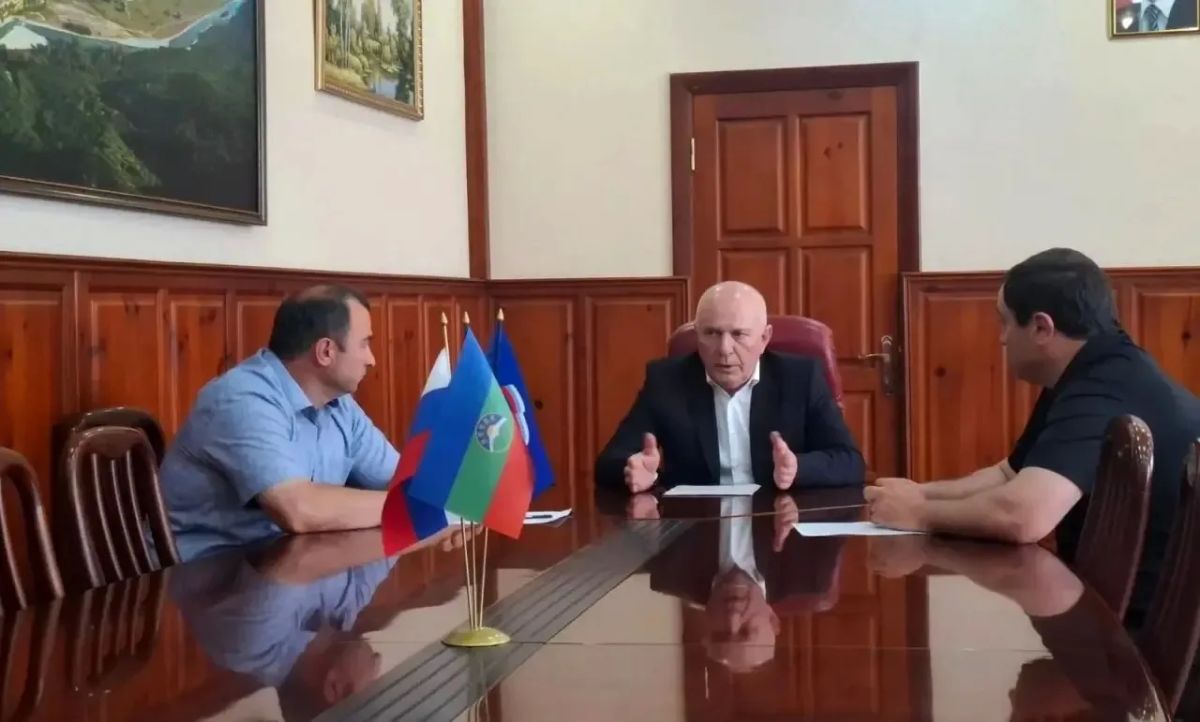 В преддверии выборов сотрудники ЦПЭ МВД по КЧР провели рабочие встречи в Усть-Джегуте В преддверии выборов сотрудники ЦПЭ МВД по КЧР провели рабочие встречи в Усть-Джегуте
