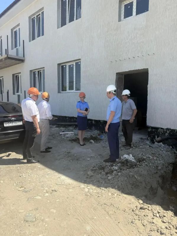 Хабезская межрайонная прокуратура продолжает надзорное сопровождение строительства многоквартирных домов, предназначенных для переселения граждан из аварийного жилья в аулах Псаучье-Дахе и Бесленей Хабезская межрайонная прокуратура продолжает надзорное сопровождение строительства многоквартирных домов, предназначенных для переселения граждан из аварийного жилья в аулах Псаучье-Дахе и Бесленей