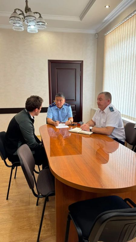 Исполняющий обязанности прокурора Карачаево-Черкесской Республики Санал Бахников провел выездной личный прием жителей города Карачаевска Исполняющий обязанности прокурора Карачаево-Черкесской Республики Санал Бахников провел выездной личный прием жителей города Карачаевска