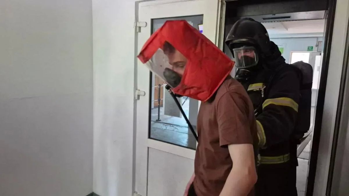 Огнеборцы Черкесска провели пожарно-тактические учения в школе Огнеборцы Черкесска провели пожарно-тактические учения в школе