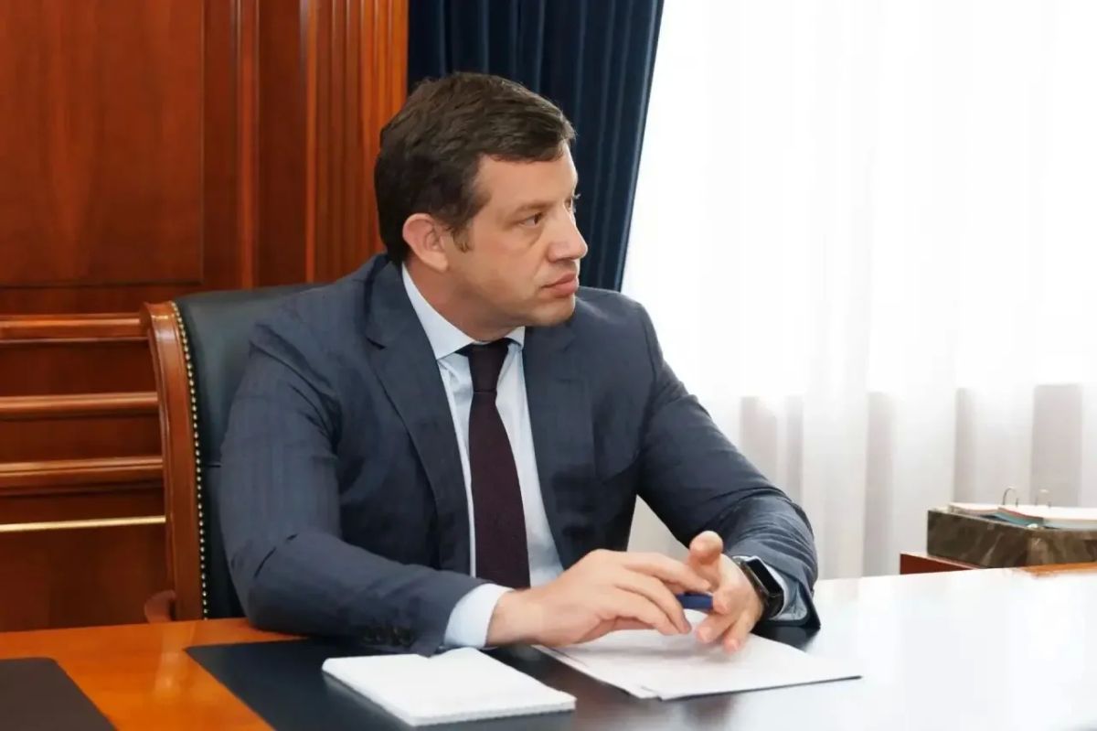 Глава Карачаево-Черкесия Рашид Темрезов провёл рабочее совещание с Председателем Правительства КЧР Муратом Аргуновым и Вице-премьером Евгением Поляковым Глава Карачаево-Черкесия Рашид Темрезов провёл рабочее совещание с Председателем Правительства КЧР Муратом Аргуновым и Вице-премьером Евгением Поляковым