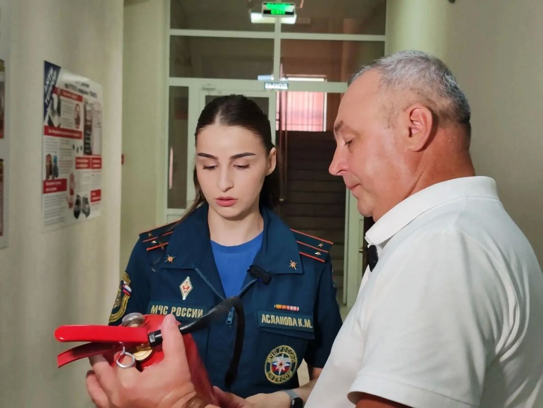 Готовность школ к новому учебному году на контроле сотрудников МЧС России Готовность школ к новому учебному году на контроле сотрудников МЧС России