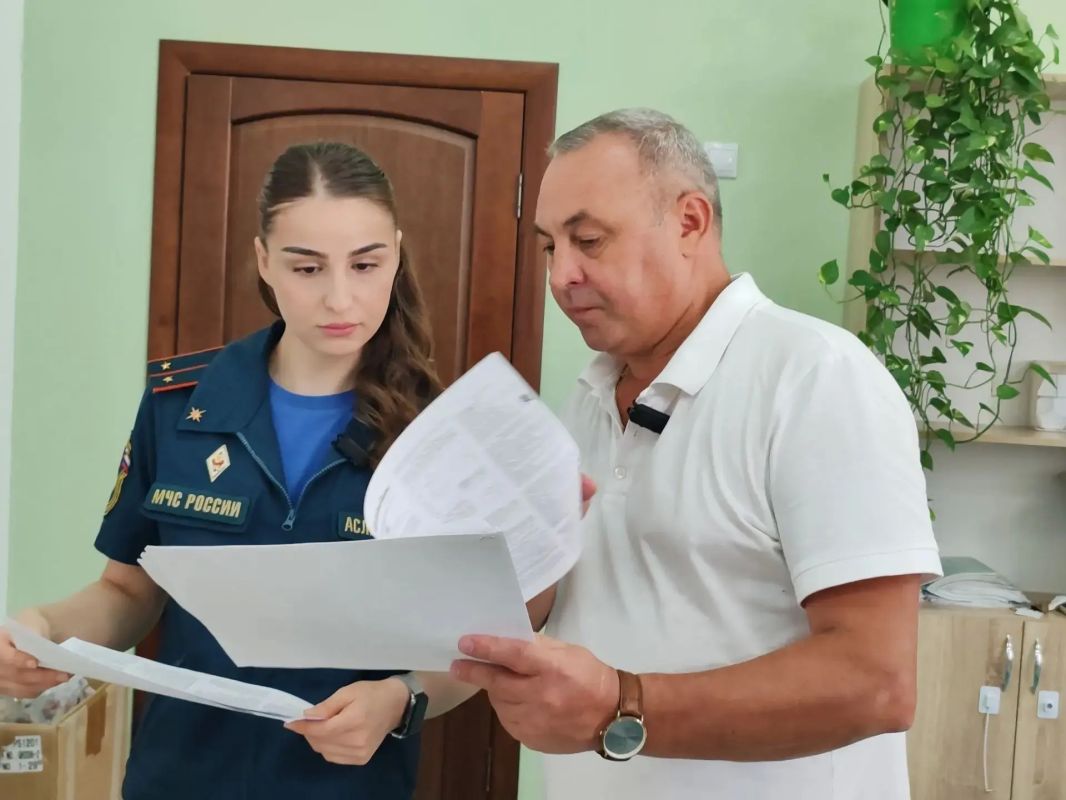 Готовность школ к новому учебному году на контроле сотрудников МЧС России Готовность школ к новому учебному году на контроле сотрудников МЧС России