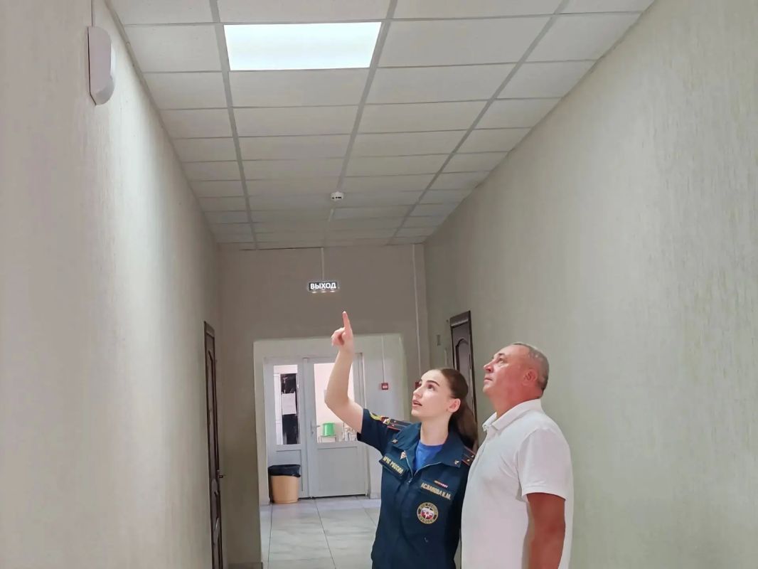 Готовность школ к новому учебному году на контроле сотрудников МЧС России Готовность школ к новому учебному году на контроле сотрудников МЧС России