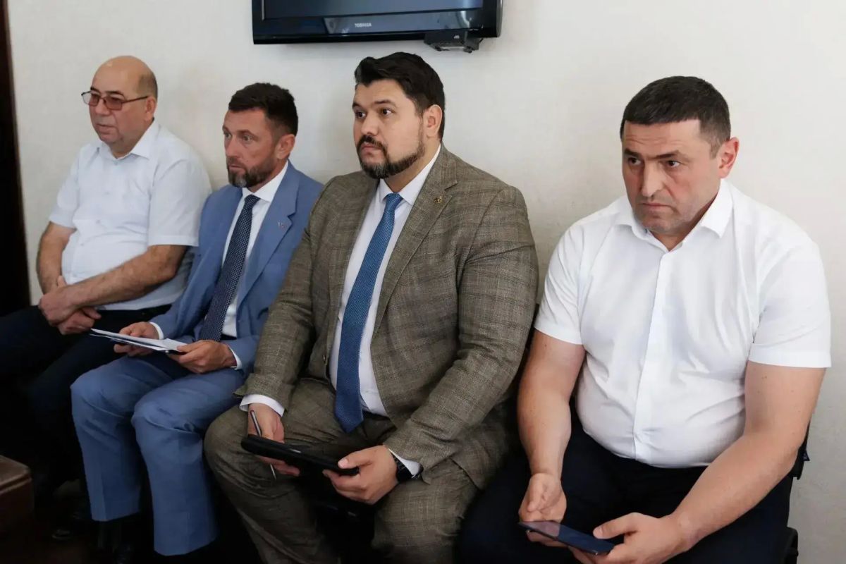 Рашид Темрезов провёл приём граждан в Ногайском районе Рашид Темрезов провёл приём граждан в Ногайском районе