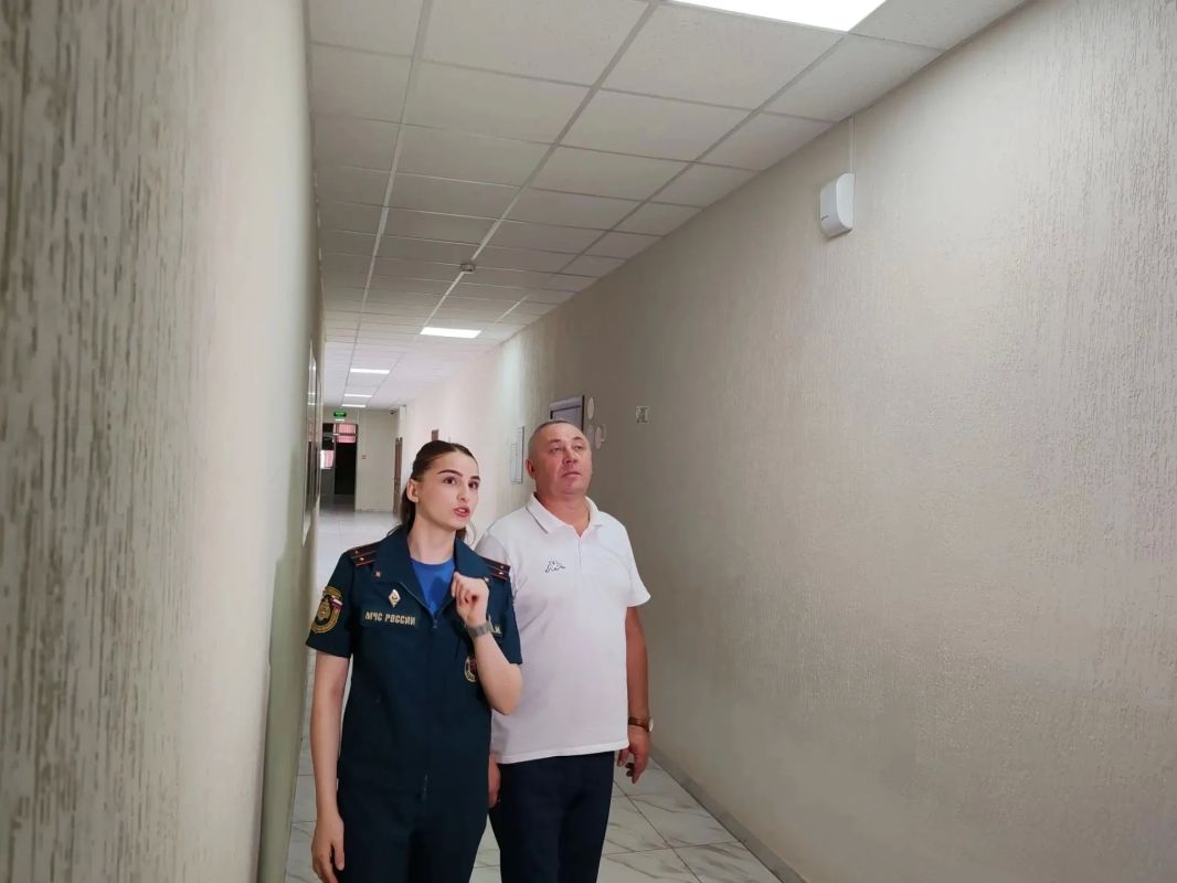 Готовность школ к новому учебному году на контроле сотрудников МЧС России Готовность школ к новому учебному году на контроле сотрудников МЧС России