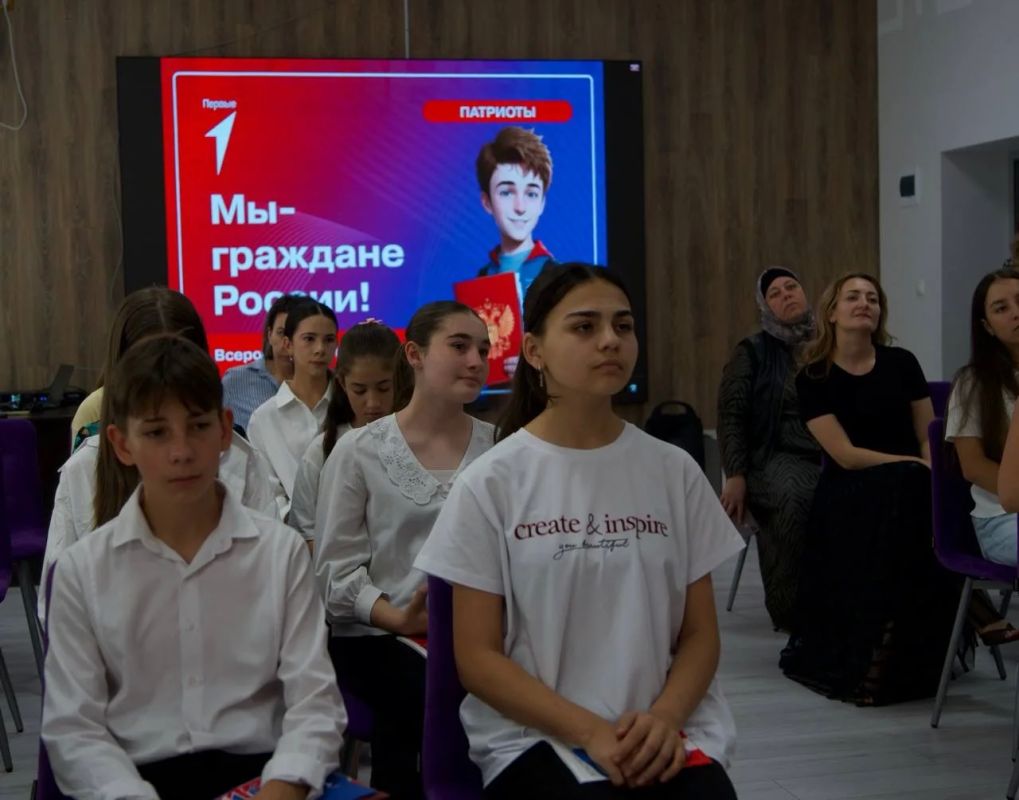 Мы - граждане России!. В преддверии Дня Государственного флага Российской Федерации в Черкесске состоялось торжественное вручение паспортов юным жителям города в рамках Всероссийской программы «Мы - граждане России!» Мы - граждане России!. В преддверии Дня Государственного флага Российской Федерации в Черкесске состоялось торжественное вручение паспортов юным жителям города в рамках Всероссийской программы «Мы - граждане России!»