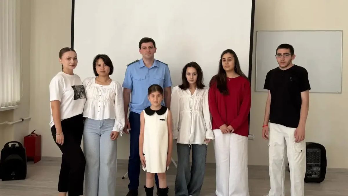 Прокуратура республики приняла участие в патриотическом мероприятии, посвященном Дню Государственного флага Российской Федерации Прокуратура республики приняла участие в патриотическом мероприятии, посвященном Дню Государственного флага Российской Федерации