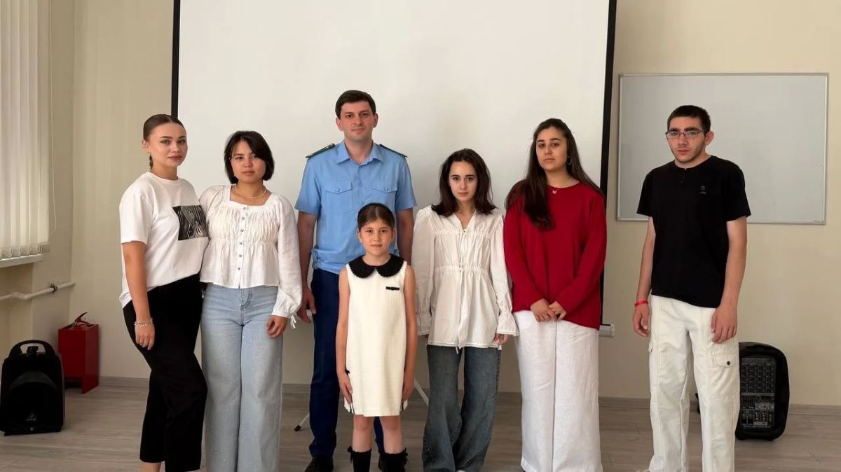 Акция «Окна России», посвящённая Дню Государственного флага Акция «Окна России», посвящённая Дню Государственного флага