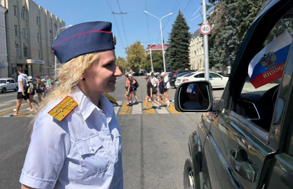 Сотрудники регионального следственного управления приняли участие в праздновании Дня Государственного флага Российской Федерации Сотрудники регионального следственного управления приняли участие в праздновании Дня Государственного флага Российской Федерации