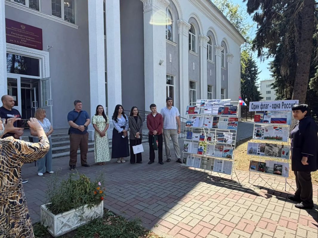 22 августа в России отмечается День Государственного флага Российской Федерации 22 августа в России отмечается День Государственного флага Российской Федерации
