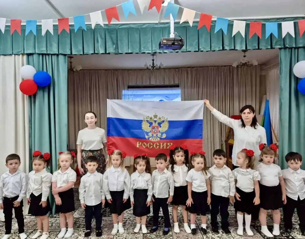 ПРАЗДНИК ДЛЯ САМЫХ ЮНЫХ ЖИТЕЛЕЙ КЧР ПРАЗДНИК ДЛЯ САМЫХ ЮНЫХ ЖИТЕЛЕЙ КЧР