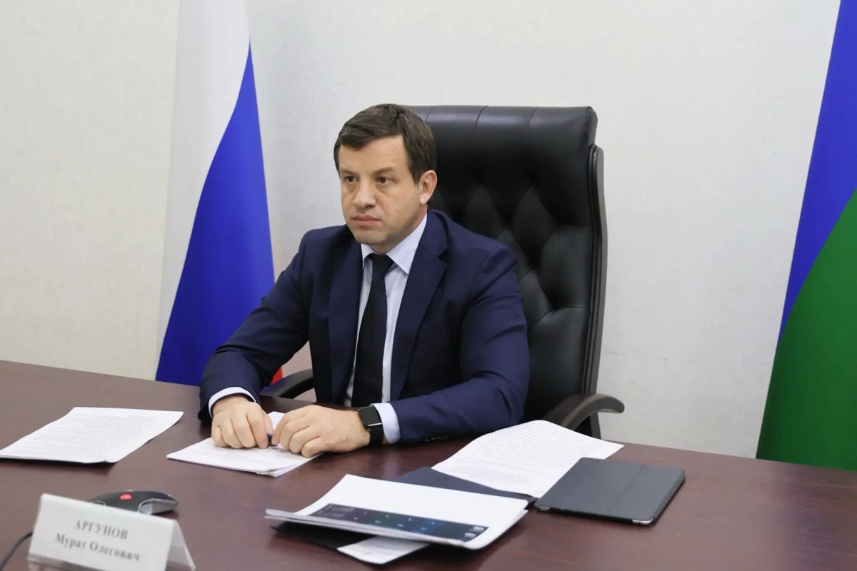 Премьер-министр Карачаево-Черкесии Мурат Аргунов, вместе с членами Правительства, в режиме ВКС принял участие в совещании, которое прошло под председательством заместителя Председателя Правительства Российской Федерации... Премьер-министр Карачаево-Черкесии Мурат Аргунов, вместе с членами Правительства, в режиме ВКС принял участие в совещании, которое прошло под председательством заместителя Председателя Правительства Российской Федерации...