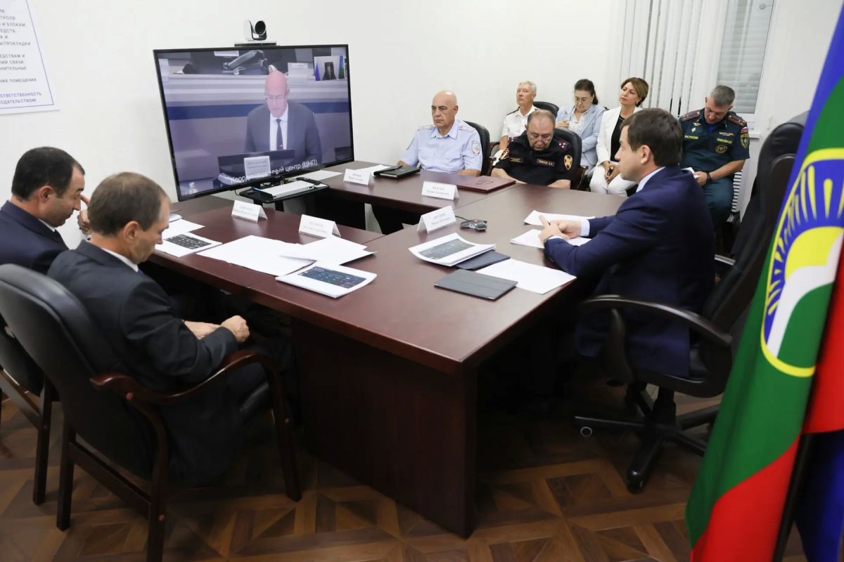 Премьер-министр Карачаево-Черкесии Мурат Аргунов, вместе с членами Правительства, в режиме ВКС принял участие в совещании, которое прошло под председательством заместителя Председателя Правительства Российской Федерации... Премьер-министр Карачаево-Черкесии Мурат Аргунов, вместе с членами Правительства, в режиме ВКС принял участие в совещании, которое прошло под председательством заместителя Председателя Правительства Российской Федерации...