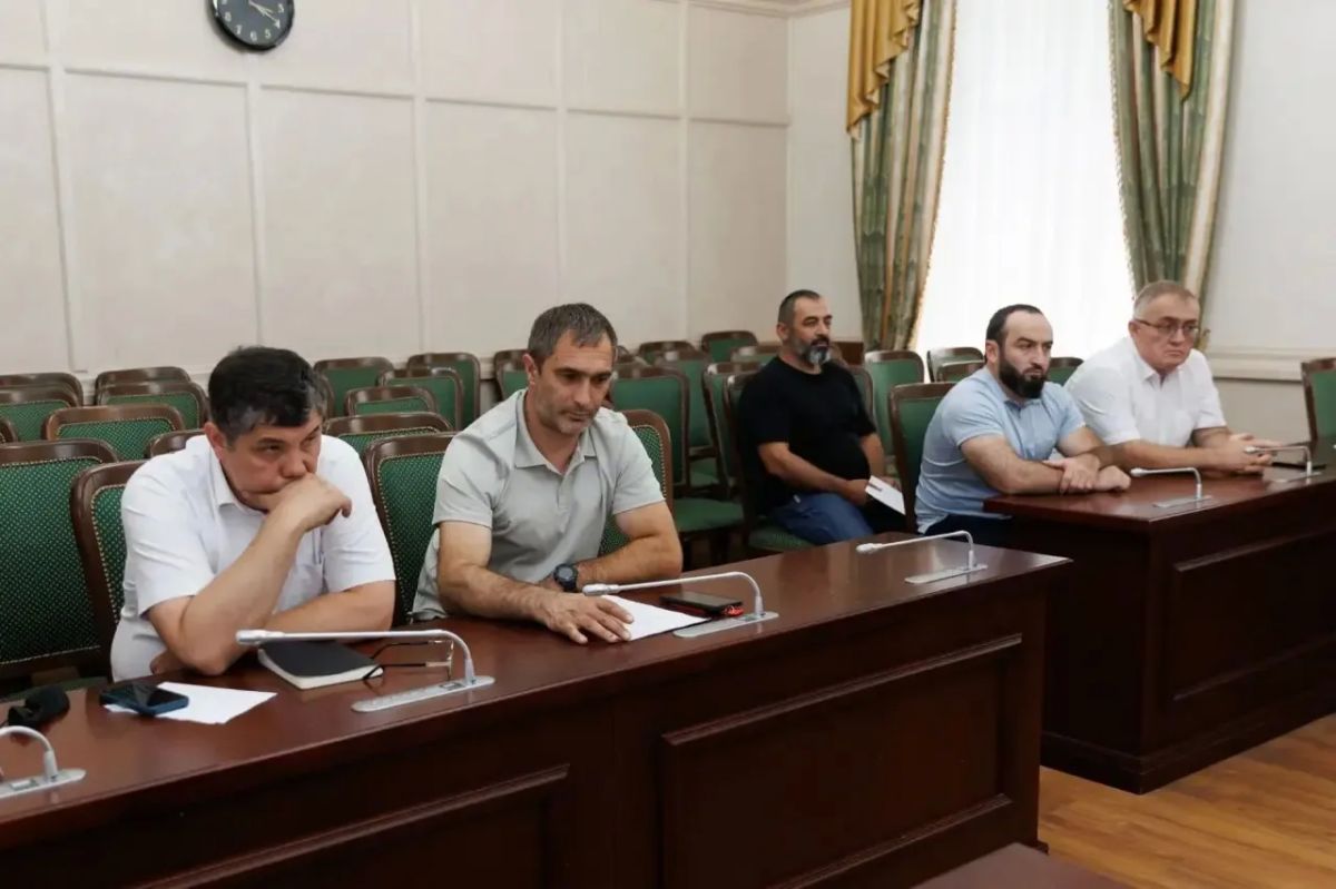 Председатель Правительства Карачаево-Черкесии Мурат Аргунов провел совещание по вопросу ликвидации стихийных мест несанкционированного размещения отходов на территории городских округов и муниципальных районов республики Председатель Правительства Карачаево-Черкесии Мурат Аргунов провел совещание по вопросу ликвидации стихийных мест несанкционированного размещения отходов на территории городских округов и муниципальных районов республики