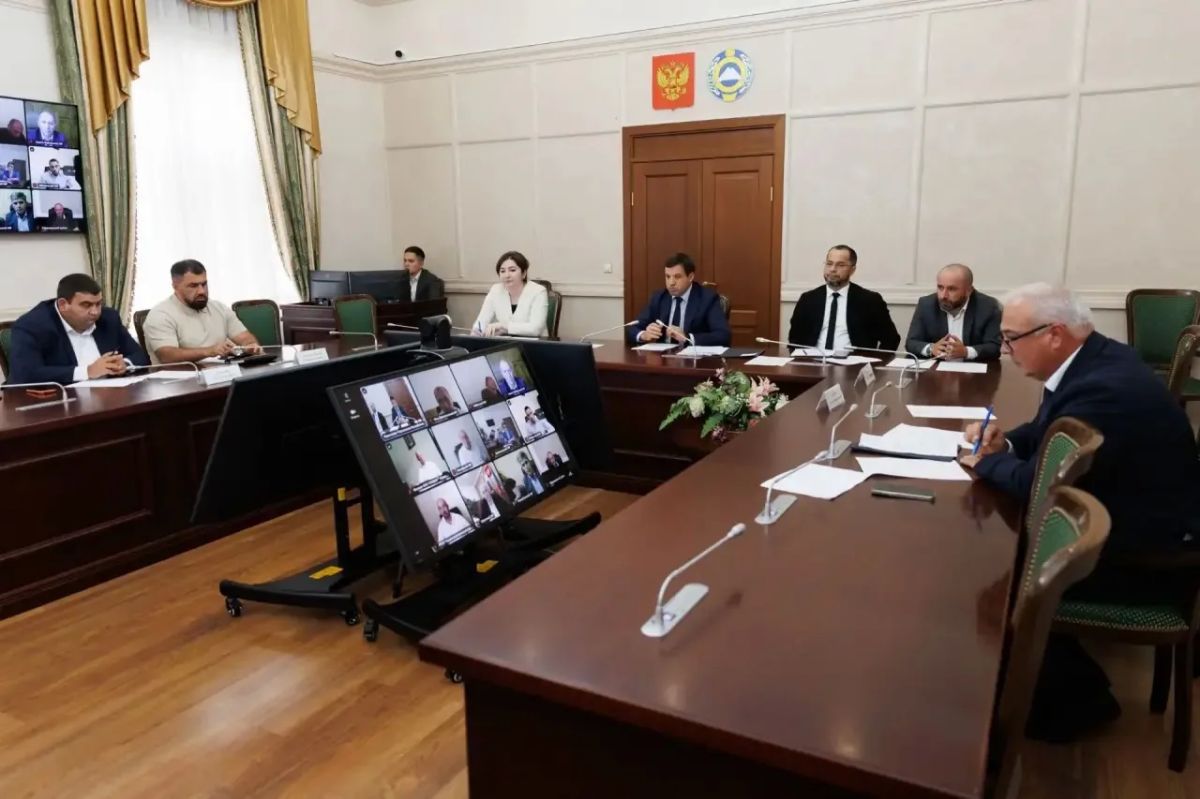 Председатель Правительства Карачаево-Черкесии Мурат Аргунов провел совещание по вопросу ликвидации стихийных мест несанкционированного размещения отходов на территории городских округов и муниципальных районов республики Председатель Правительства Карачаево-Черкесии Мурат Аргунов провел совещание по вопросу ликвидации стихийных мест несанкционированного размещения отходов на территории городских округов и муниципальных районов республики