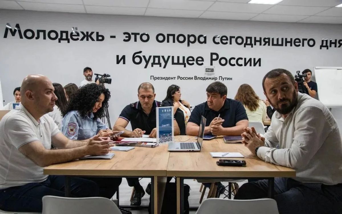Сотрудники МВД по Карачаево-Черкесии приняли участие в обсуждении вопросов патриотического воспитания, профилактики экстремизма и наркомании Сотрудники МВД по Карачаево-Черкесии приняли участие в обсуждении вопросов патриотического воспитания, профилактики экстремизма и наркомании