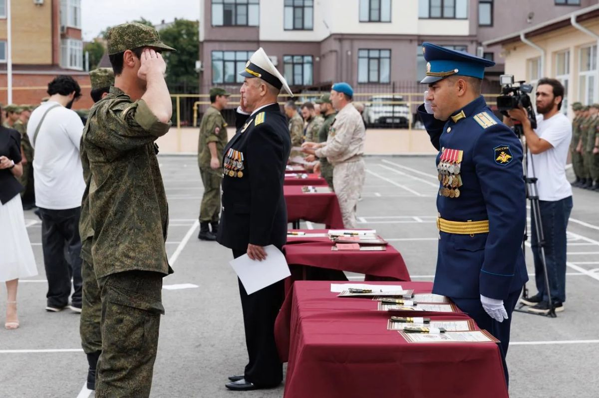 Первые 94 выпускника военного учебного центра Карачаево-Черкесии им. Героя России Канамата Боташева, созданного на базе Северо-Кавказской государственной академии (СКГА), получили дипломы и первые погоны Первые 94 выпускника военного учебного центра Карачаево-Черкесии им. Героя России Канамата Боташева, созданного на базе Северо-Кавказской государственной академии (СКГА), получили дипломы и первые погоны